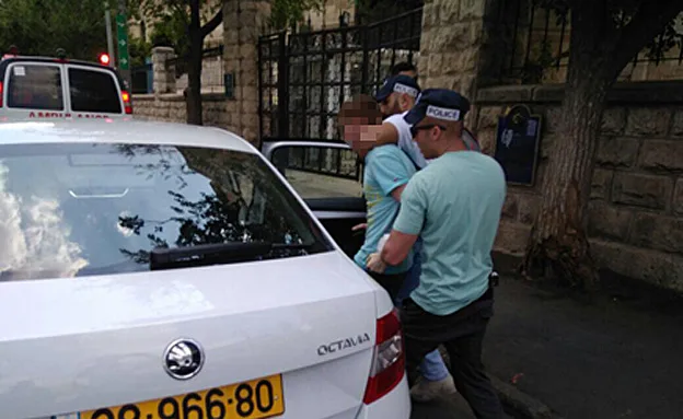 חרדים השליכו אבנים והכו