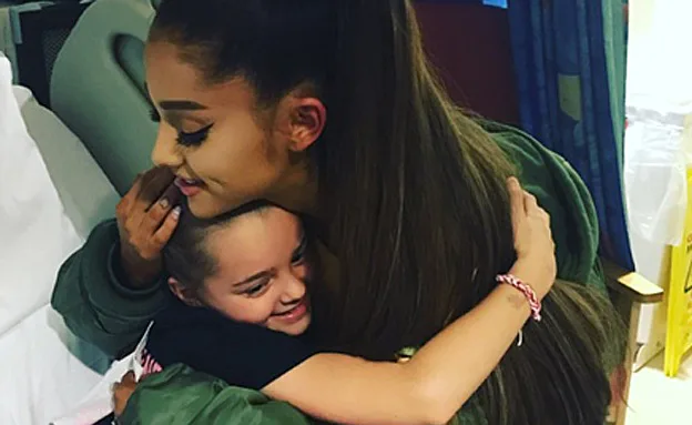 גרנדה מבקרת את מעריציה בביה''ח, אתמול