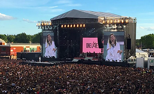 מיילי סיירוס בפני הקהל