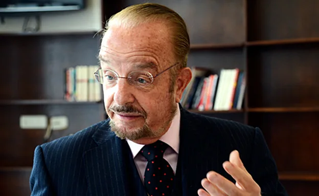 שפטל. ''ניצבים איתנו מיליון סניגורים'' (פלאש 90)