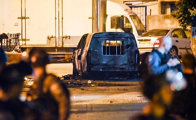 ניידת שהוצתה בכפר קאסם