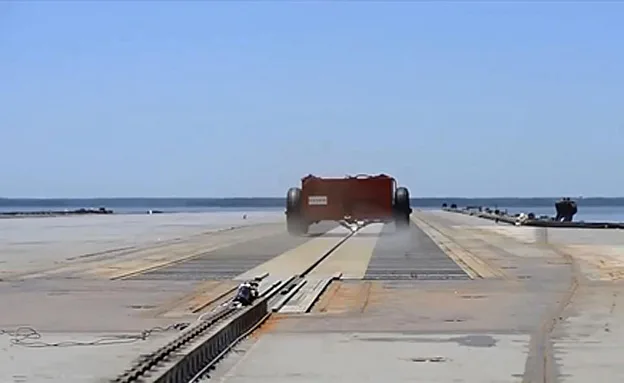 המשאיות שימשו שפני ניסוי (EMALS)