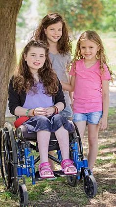 מתוך קטלוג הקיץ המשותף לבגדי ילדים של רשת SELECT ועמותת ביחד