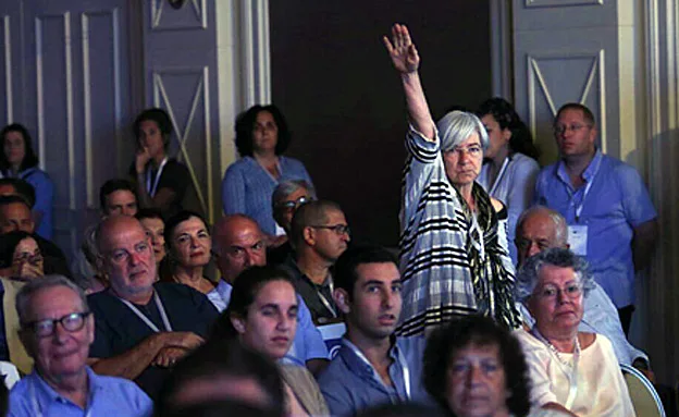 משתתפת הצדיעה במועל יד (תומר אפלבאום)