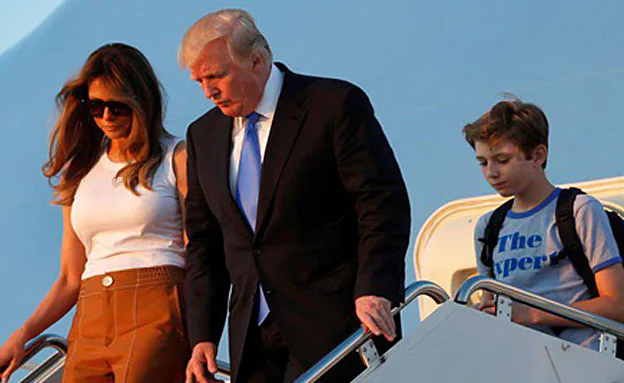 הנשיא מלווה את הגברת הראשונה לביתה החדש