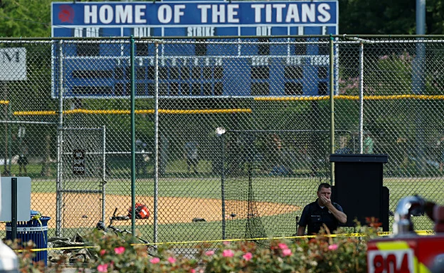 מגרש הבייסבול בו בוצע הירי