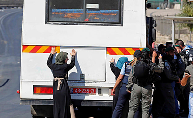 350 פלסטינים נעצרו והורחקו מישראל (רויטרס)
