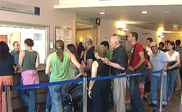 דרכון ביומטרי? חכו שעות בתור