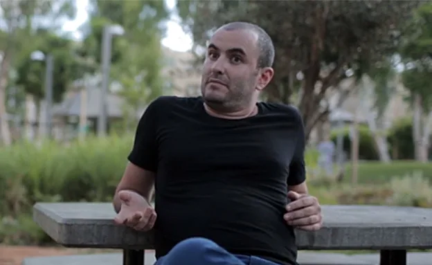 שחקנים מקריאים תגובות אמיתיות של צרכני זנות