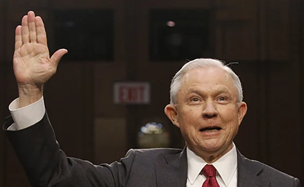 סשנס בעדותו