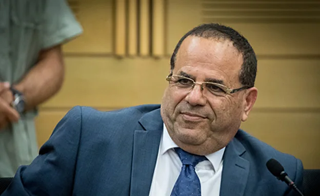 גרם לתקרית. קרא