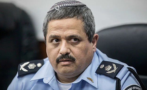 עדכן באישון ליל את השר ארדן (יונתן סינדל / פלאש 90)