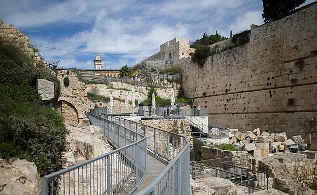הכניסה לרחבה המשותפת באזור קשת רובינסון