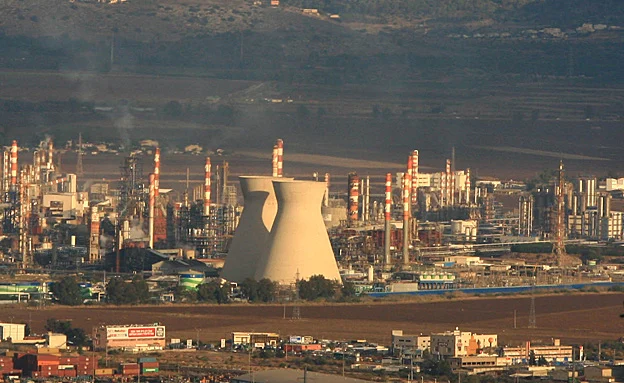 מתחם בתי הזיקוק בחיפה, ארכיון (חן ליאופולד / פלאש 90)