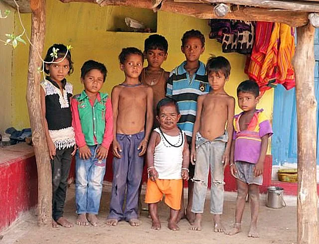 באסורי (בלבן) וילדים בכפר