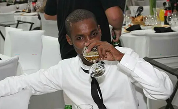 מוחזק 3 שנים ברצועה. אברה מנגיסטו