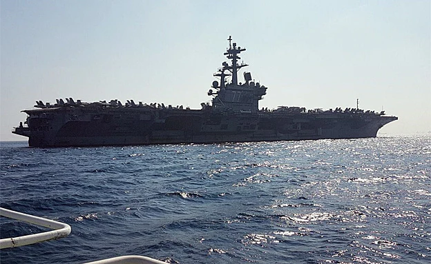 אלפים על כלי השיט העצום