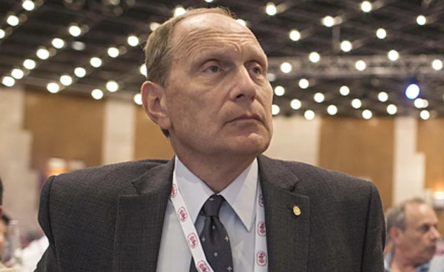 תומך בפתרון הכולל את שערי צדק. אידלמן