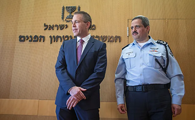 ארדן ואלשיך (ארכיון). בדקה ה-90 ייפגשו