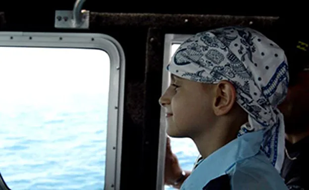 יעל בניידת המשטרתית