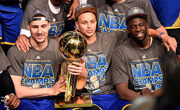 שחקני הווריורס עם הגביע. החלום הבא של כס (רויטרס)