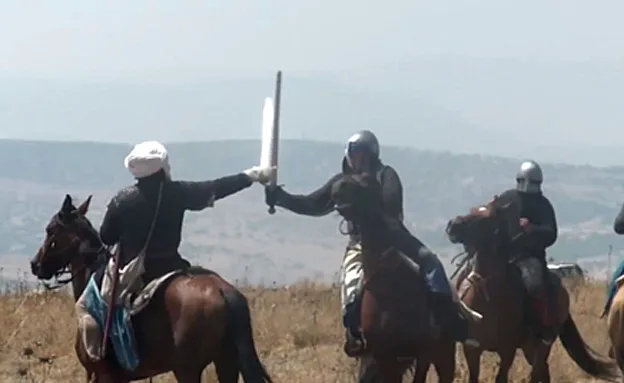 שחזור הקרב עם סוסים ופרשים (יבגני בוגודלוב)