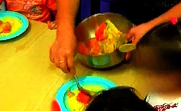 אסור לדבר בזמן האוכל