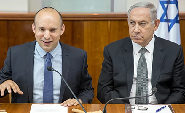 בנט לצד נתניהו. תקף את התכנית