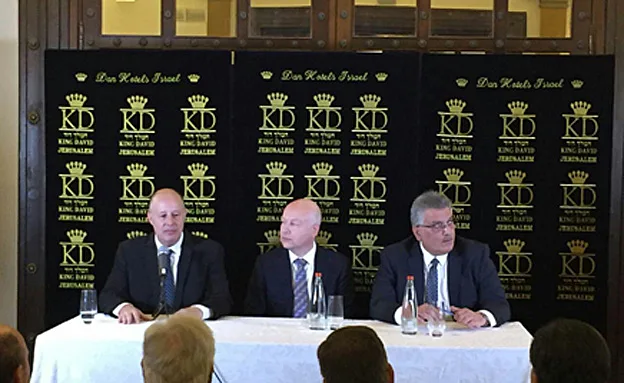 הנגבי, גרינבלט וע'נים במעמד החתימה, היום