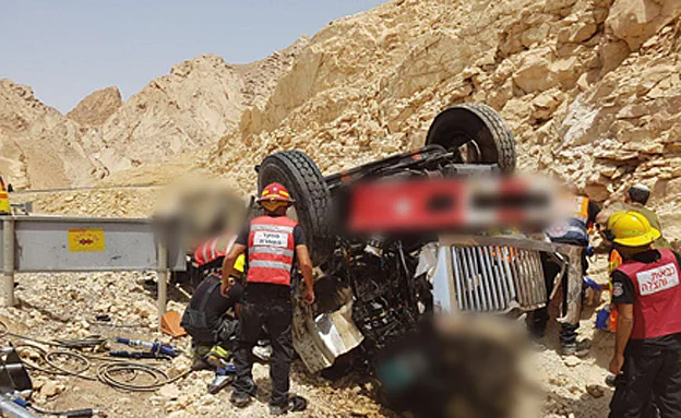 התהפכות המשאית ליד עובדה (כבאות והצלה)