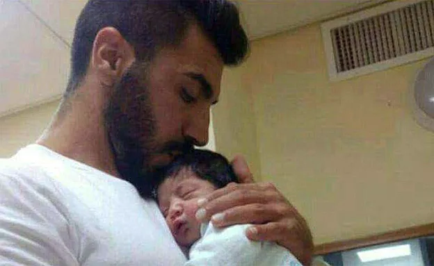 רס''מ סתאוי ז''ל עם בנו התינוק