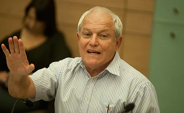 ''לערוף רפורמה''. השר כץ