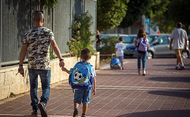 במאה ה-21 שני ההורים אחראים לצרכי ילדיהם