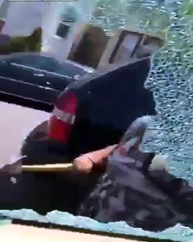 החלון המנופץ