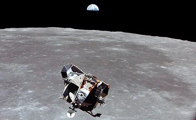 רכב הנחיתה עוזב את הירח