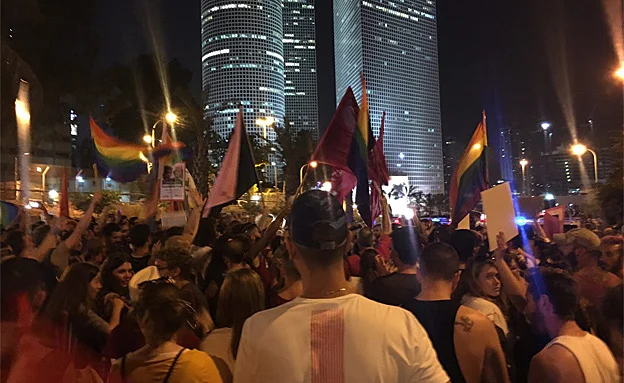 המפגינים התעמתו עם השוטרים