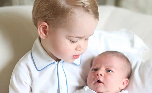 ג'ורג' ושרלוט. ''מספר להם על סבתא דיאנה''