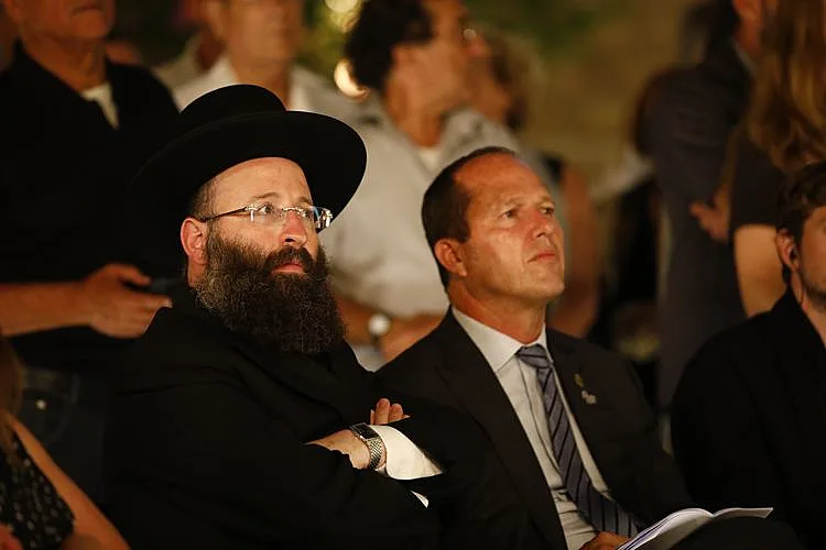 ניר ברקת והרב שמואל בן ציון רבינוביץ'. צילום: יהונתן הלפרין