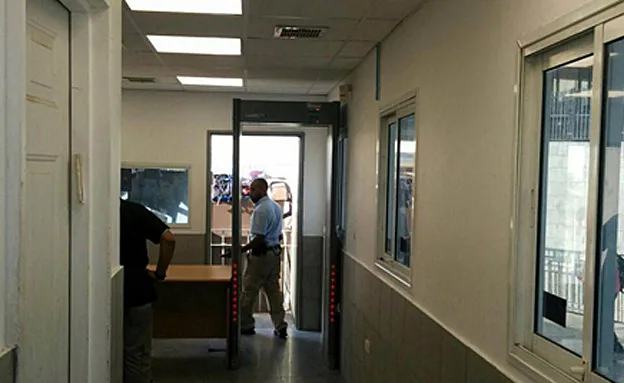 גלאי מתכות בשער המוגרבים