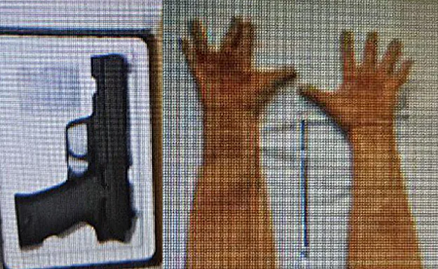 בחיפוש נמצאו כל פרטי הלבוש ומספר אקדחים (דוברות המשטרה)