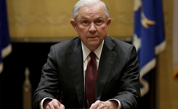 ''התובע הכללי נקט בעמדה חלשה''. סשנס