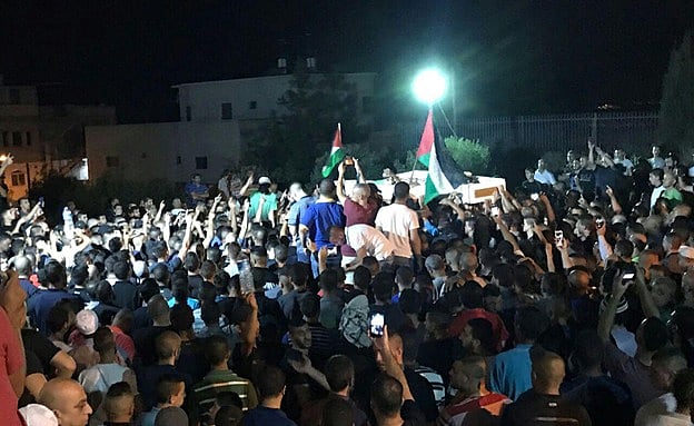 המונים בהלוויה