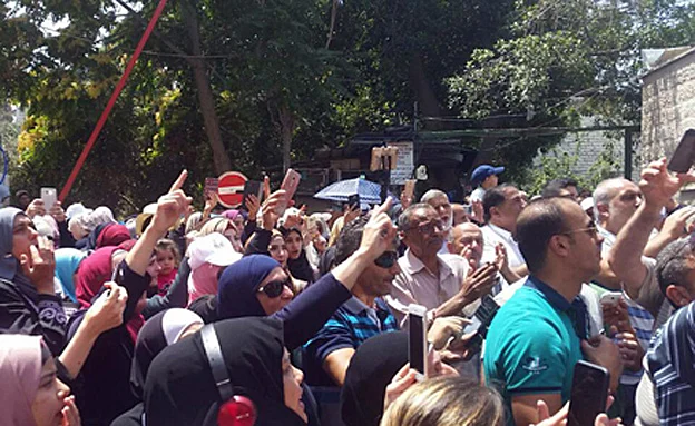 המתפללים חוזרים להר הבית