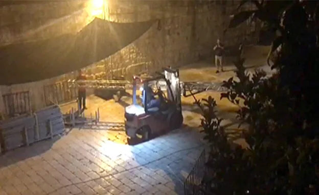 הסרת אמצעי הבידוק בירושלים, הלילה