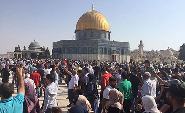 אלפים חוגגים את חידוש התפילות בהר הבית
