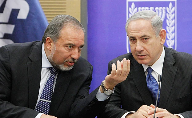 ''הפקירו את הדר ואורון'', נתניהו וליברמן (פלאש 90, מרים אלסטר)