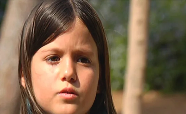 בת 9, בת לשני אבות