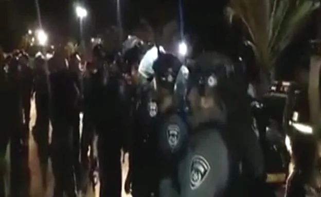 צוות חדשות 2 הותקף במהומות