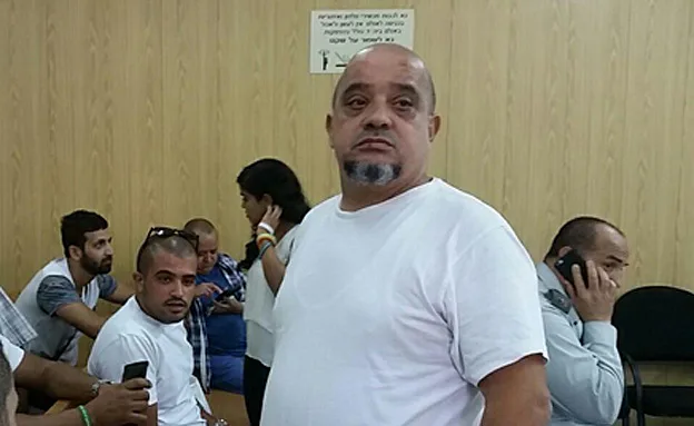 אביו של אזריה בדיון