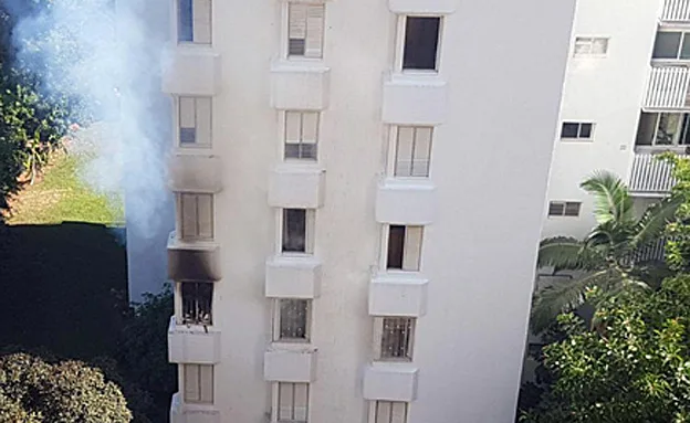 לפחות שני בני אדם נלכדו